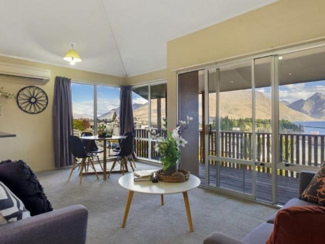 فيلا Ultimate Convenience, Walk-To-Town Townhouse كوينستاون المظهر الخارجي الصورة