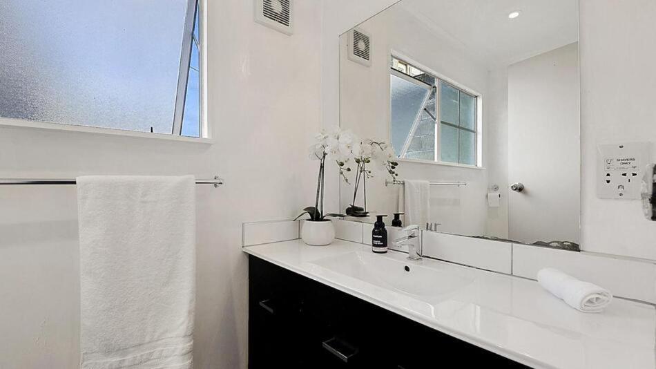 فيلا Ultimate Convenience, Walk-To-Town Townhouse كوينستاون المظهر الخارجي الصورة